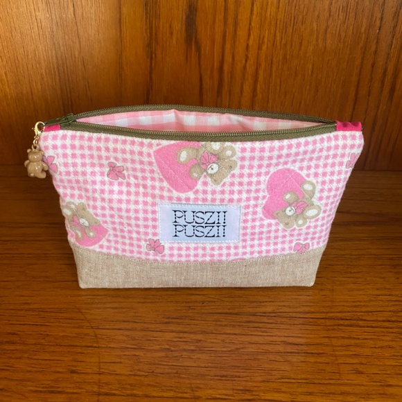 Handmade Quilted Zipper Pouch - Makeup Bag - Toiletry Bag - Picture 11 of 11